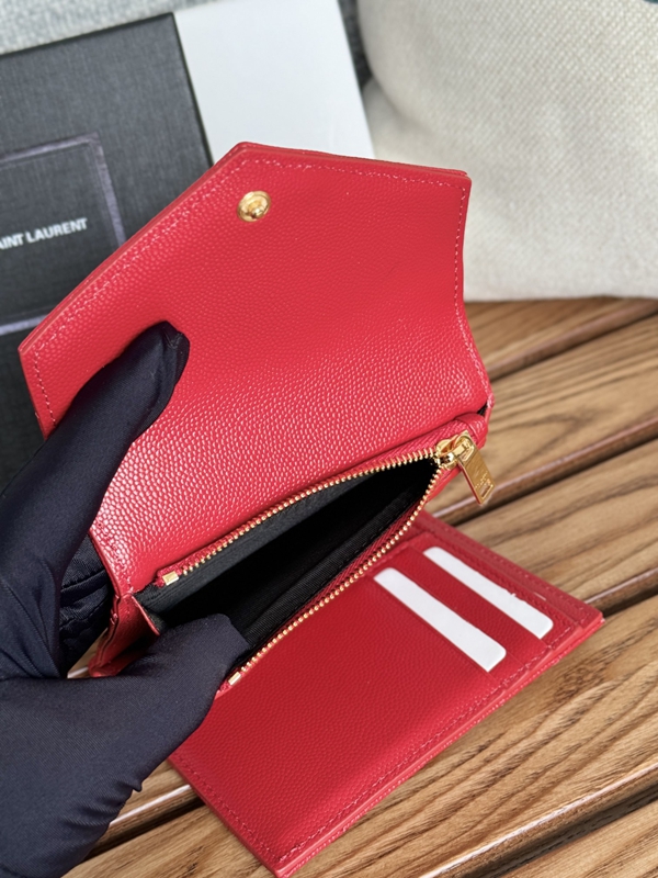 イヴサンローラン財布着用イメージ